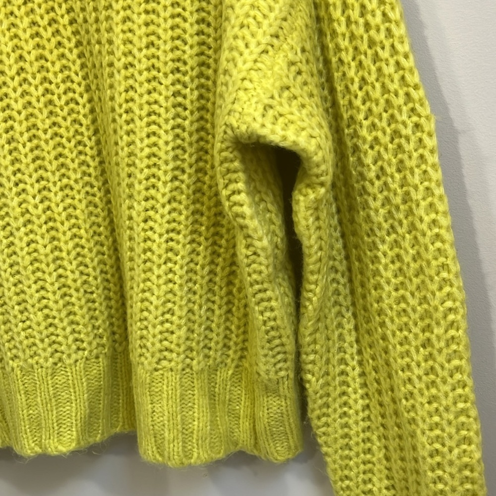 American Eagle Women’s Cropped Chunky Knit Sweater Size XS - Picture 3 of 8